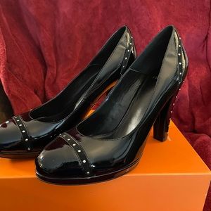 Isola’ black heels